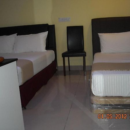 Sungai Besi H1 Hotel Seri Kembangan Room photo