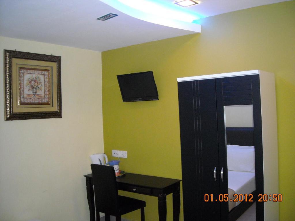 Sungai Besi H1 Hotel Seri Kembangan Room photo